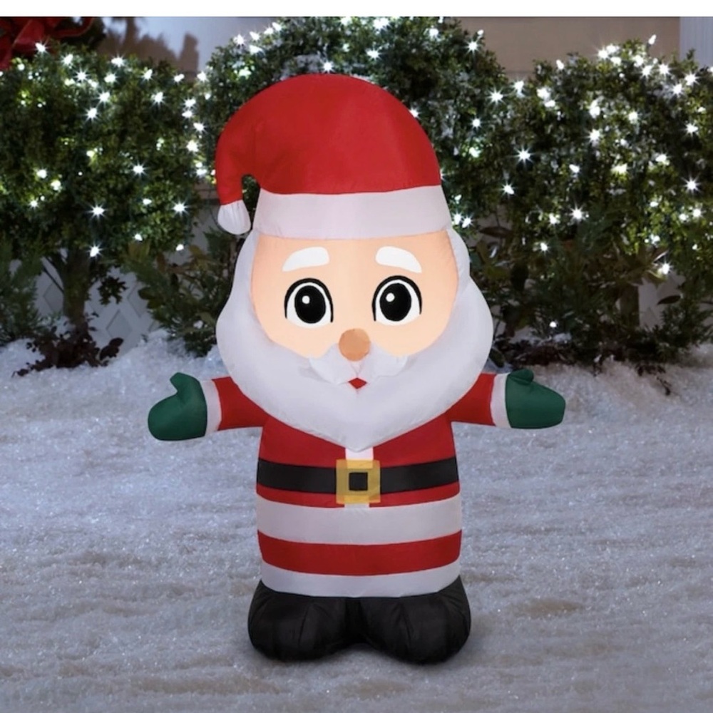 Holiday living 3.5ft lighted Santa air blown inflatable. NWT